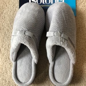 BRAND NEW Isotoner Slippers